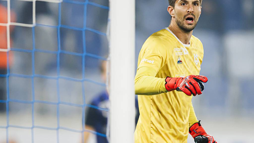 Lauannes Torhüter Karlo Letica steht im Spiel gegen Zürich mehrmals im Mittelpunkt des Geschehens