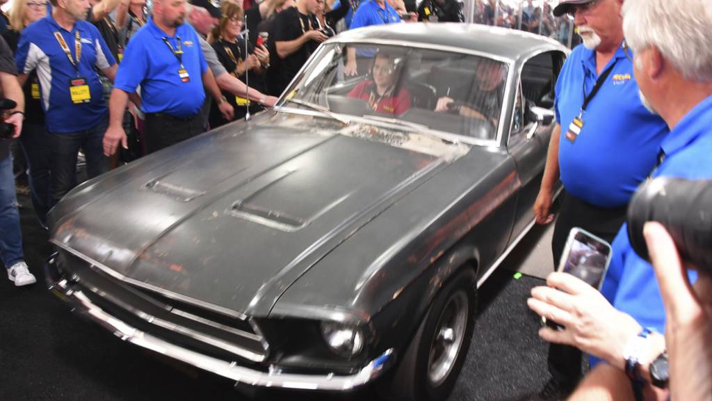 Der Ford Mustang GT aus dem Film «Bullitt» mit Steve McQueen am Freitag an einer Auktion in Kissimmee, Florida. Er fand für 3,7 Millionen Dollar einen neuen Besitzer.