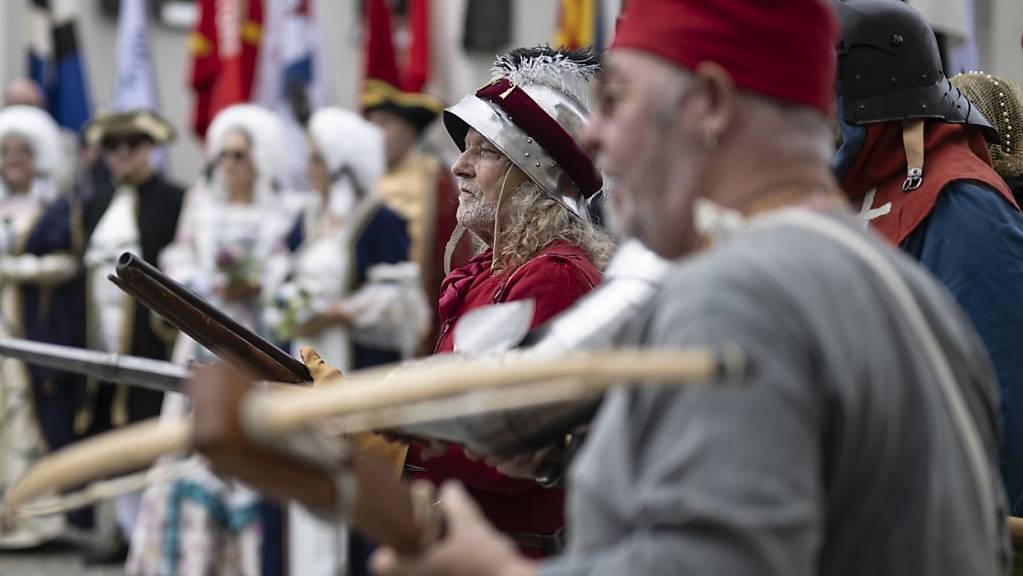 Kostümierte Teilnehmer am Bundstag in Ilanz feiern das 500-jährige Bestehen des Kantons Graubünden. Auch am Bundstag im Misox wird Anfang August viel Mittlealterliches zu sehen sein. (Archivbild)