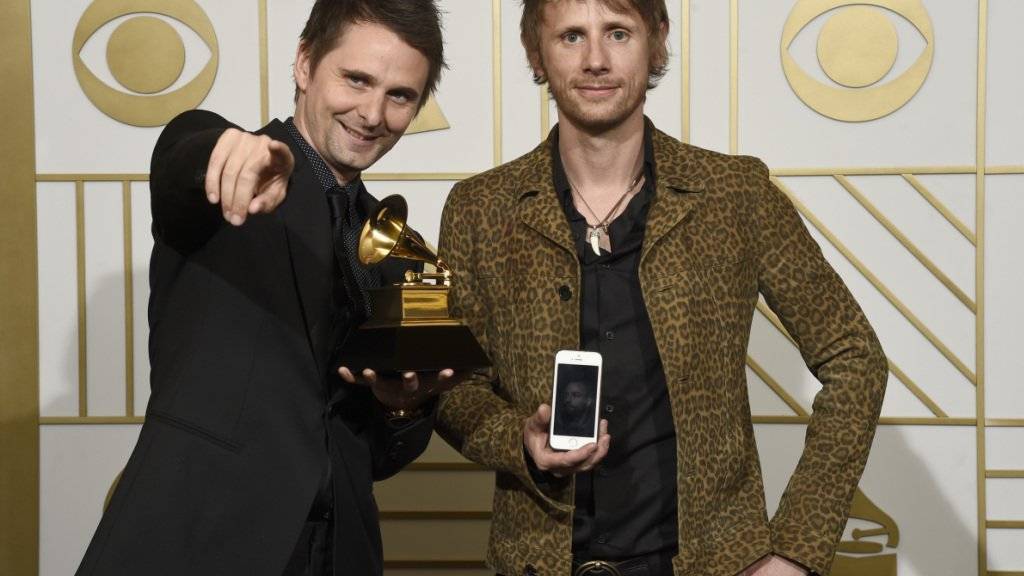 Matthew Bellamy und Dominic Howard nach der Verleihung des Grammy Awards vergangene Woche in Los Angeles (Archiv).