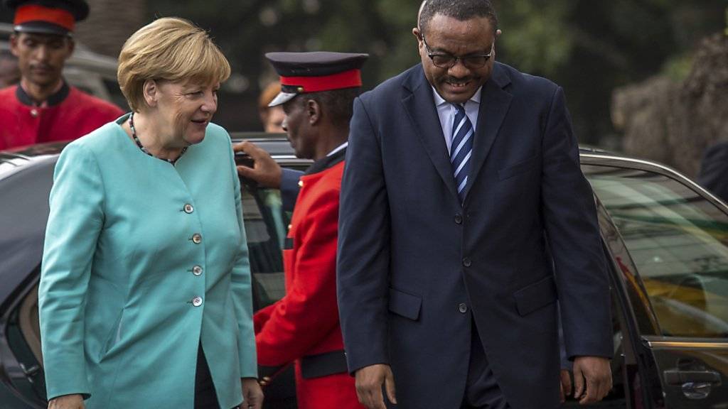 Die deutsche Kanzlerin wurde vom äthiopischen Regierungsschef Hailemariam Desalegn empfangen.
