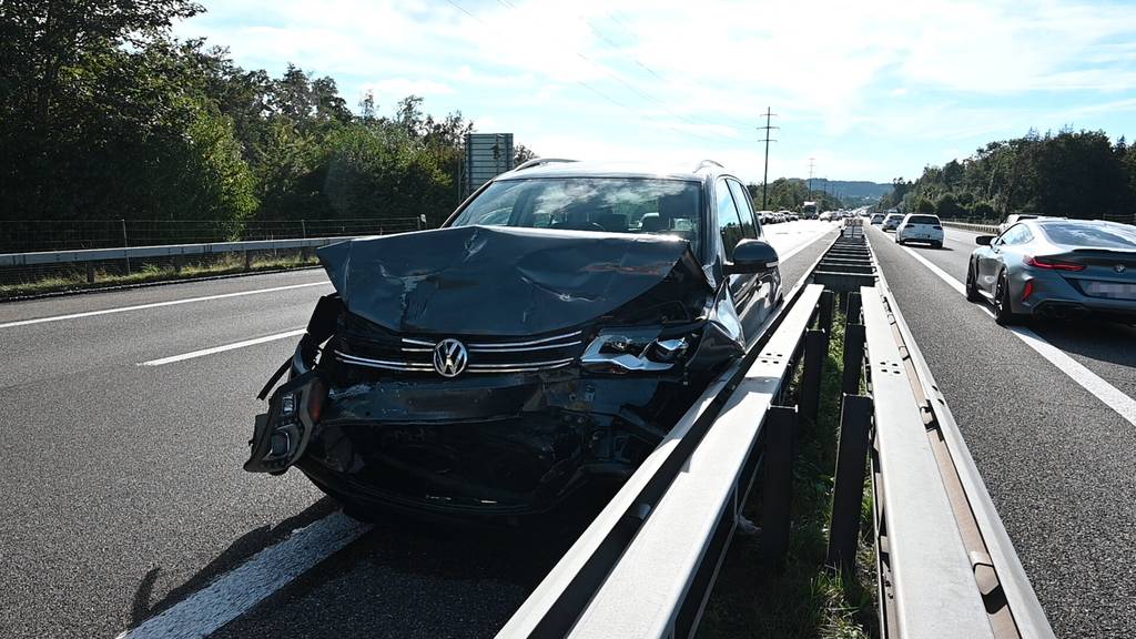 Auffahrunfall mit drei Autos bei Thurau fordert zwei Verletzte und löst Stau aus