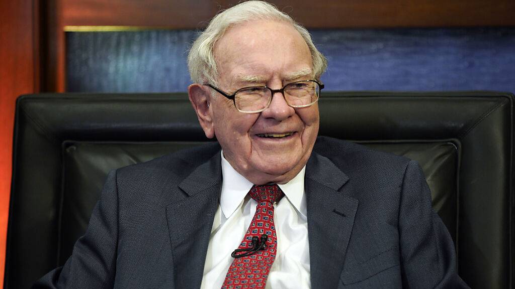 Der bekannte Grossinvestor Warren Buffett hat eine Umschichtung bei seinen Kapitalanlagen vorgenommen. (Archivbild)