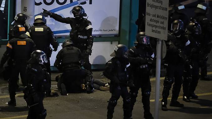 Vier Fussballfans nach Scharmützeln in Basel in Gewahrsam genommen