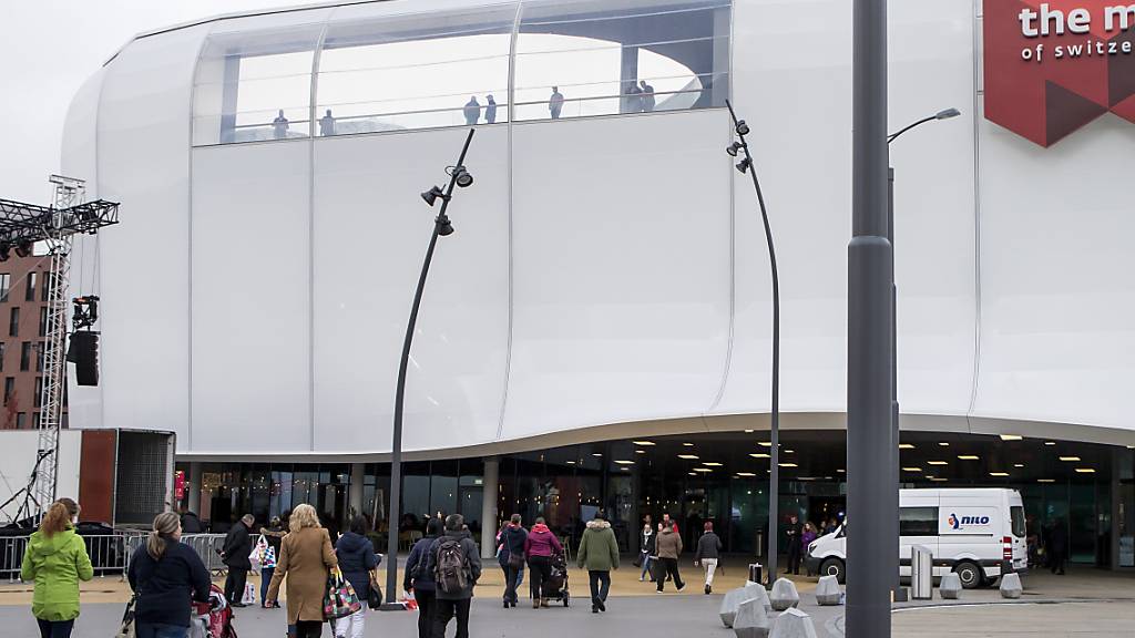 Die Mall of Switzerland bei der Eröffnung im November 2017. Wenige Monate danach ging gegen das grösste Einkaufszentrum der Zentralschweiz eine Bombendrohung ein. (Archivaufnahme)