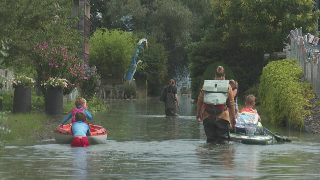Giswiler Quartier Ried einmal mehr unter Wasser
