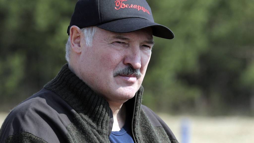 Alexander Lukaschenko , langjähriger Präsident von Weissrussland, hat die Regierung aufgelöst. Er hat damit den Weg für die Neuwahlen am 9. August geebnet. (Archivbild)