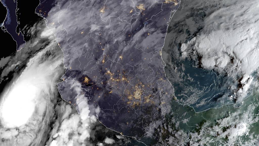 HANDOUT - Der Hurrikan «Lidia» zieht mit anhaltenden Windgeschwindigkeiten von bis zu 140 Kilometern pro Stunde auf die zentralmexikanische Pazifikküste zu. Foto: -/NOAA/AP/dpa - ACHTUNG: Nur zur redaktionellen Verwendung und nur mit vollständiger Nennung des vorstehenden Credits