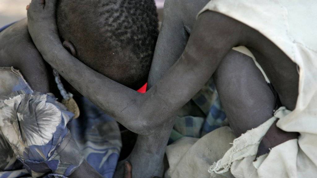 In Afrika droht Millionen von Menschen der Hungertod. Die Glückskette hat an ihrem Sammeltag bis Dienstagmittag rund 1,3 Millionen an Spenden zusammengebracht. (Archivbild)