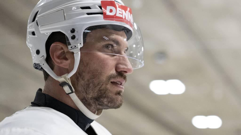 Josi WM-Captain, dazu vier Assistenten