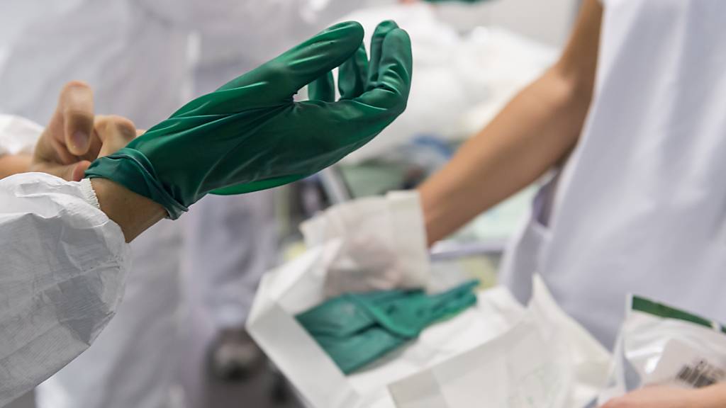 Die Schweiz ist für ihr qualitativ gutes Gesundheitssystem bekannt. Patientinnen und Patienten erleben aber dennoch Benachteiligungen in Bezug auf die Qualität der Gesundheitsversorgung. (Symbolbild)