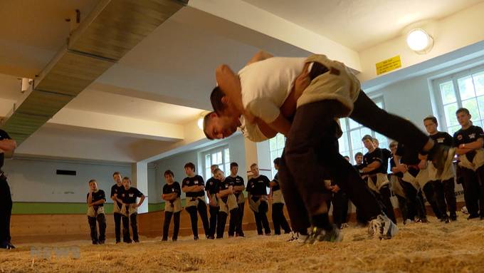 70 Kinder trainieren im Sägemehl mit den Bösen