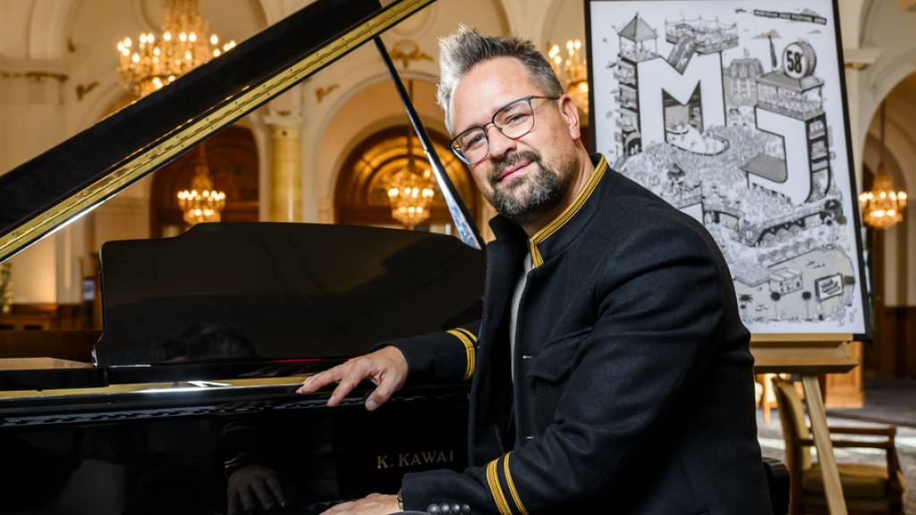 Mathieu Jaton, Direktor des  Montreux Jazz Festival hat am Mittwoch präsentiert, was das neue Plakat bereits andeutet: Die 58. Ausgabe ist enger als bisher mit der Stadt Montreux verzahnt - dies, weil das Kongresszentrum als üblicher Hauptveranstaltungsort bis 2025 renoviert wird.