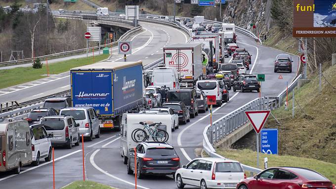 Gotthard wegen Pannenfahrzeug gesperrt