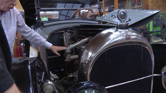 Gegen Mechanikerschwund: Oldtimerkurs für Junge