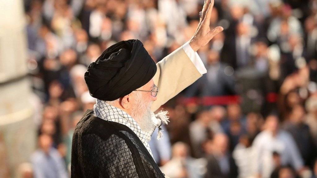 Hauptredner an der Gedenkfeier zum 30. Todestag des iranischen Revolutionsführers Chomeini war dessen Nachfolger Ajatollah Ali Chamenei.