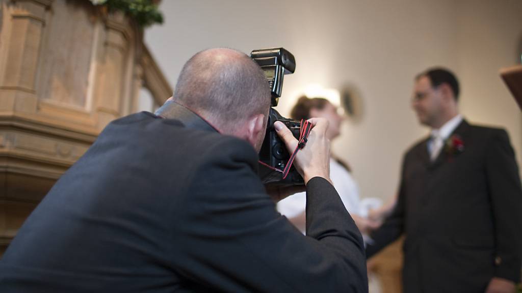 Sich als Fotograf oder Fotografin selbstständig machen: Viele Schweizerinnen und Schweizer haben den Schritt gewagt. Noch nie gab es so viele Firmengründungen in einem erstem Halbjahr wie 2023. (Symbolbild)