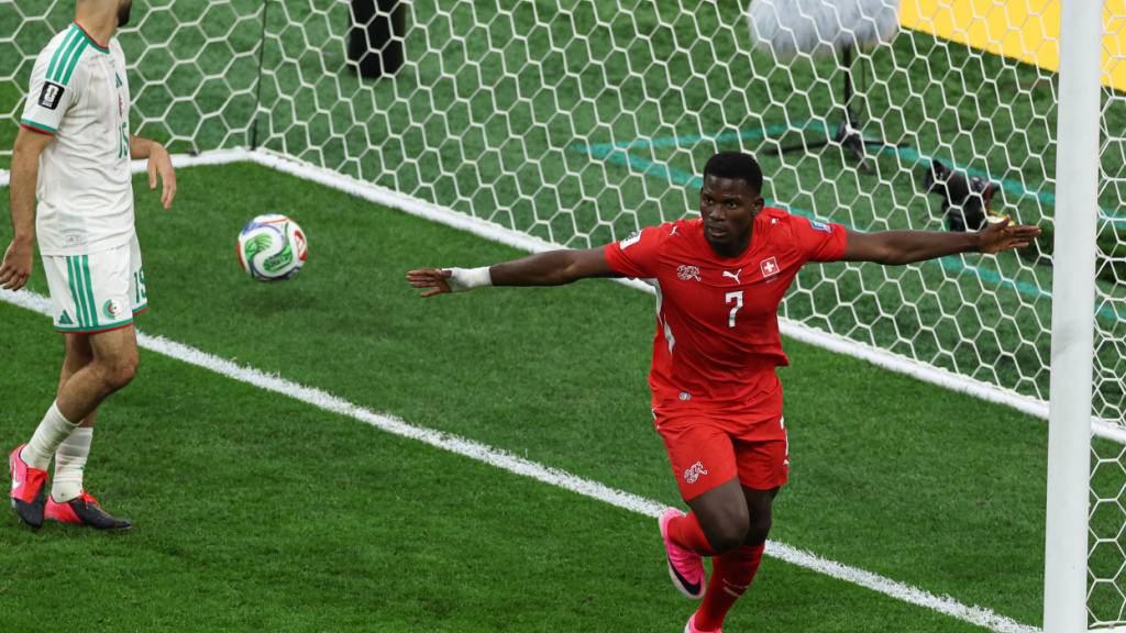 Perfekte Vorbereitung: Breel Embolo jubelt über das 1:0 und lobt den perfekten Assist von Johan Manzambi