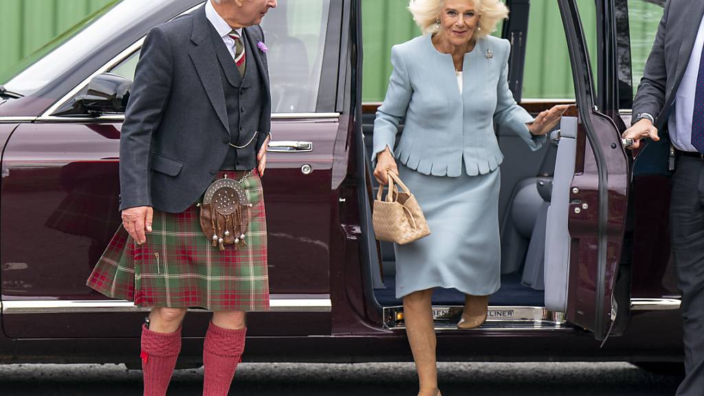 Anders als es bei ihrem Schwiegervater Prinz Philip der Fall war, erhält Königin Camilla kein eigenes staatliches Einkommen. Das Parlament zahlte dem Ehemann von Queen Elizabeth II. jährlich 359'000 Pfund (rund 405'000 Franken). (Archivbild)