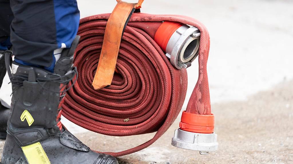 Die Feuerwehr Dietlikon ZH stand am Montagabend mit einem Grossaufgebot im Einsatz. (Themenbild)