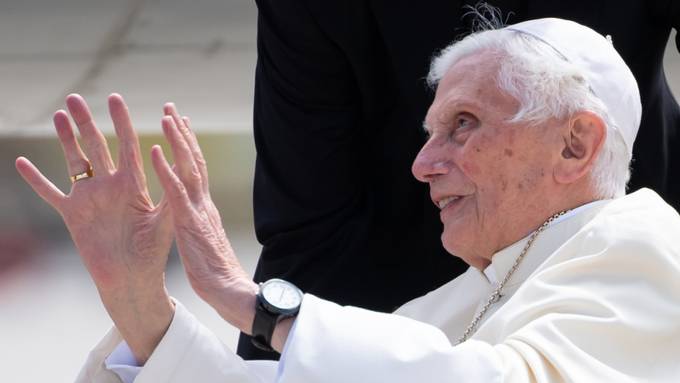 Papst Benedikt XVI. entschuldigt sich bei den Opfern – und streitet ab