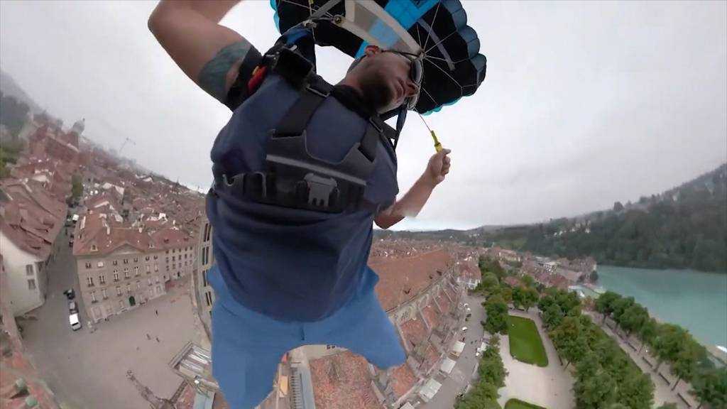 Illegaler Adrenalinkick: Basejumper springt vom Berner Münster