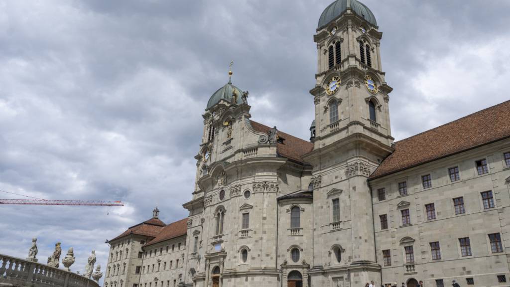 Während Jahrhunderten lebten die Menschen in Einsielden im Schatten des Klosters, wie die neue Ausstellung im Museum Fram zeigt. (Archivaufnahme)