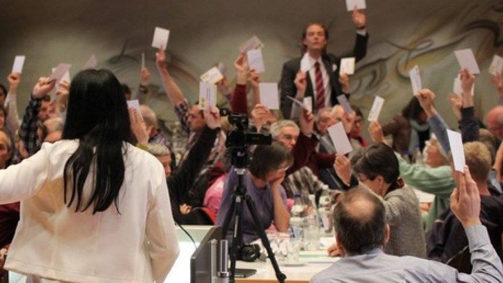 Einmal Ja, viermal Nein: Die Delegierten der EVP beschliessen und bekräftigen an ihrer DV in Buchs die Parolen für den Urnengang vom 5. Juni.