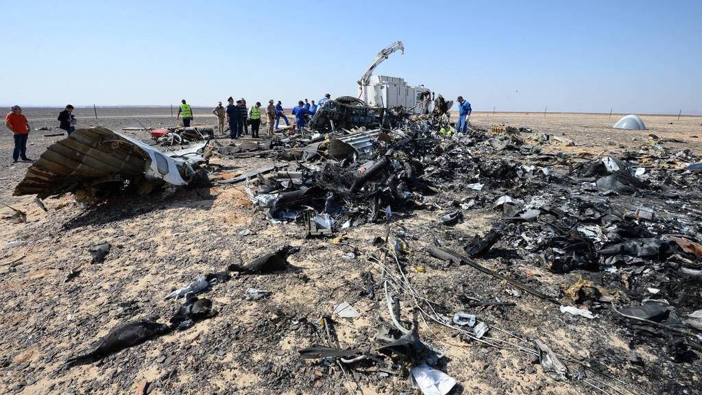 Trümmer des in Ägypten abgestürzten russischen Flugzeugs (AP)