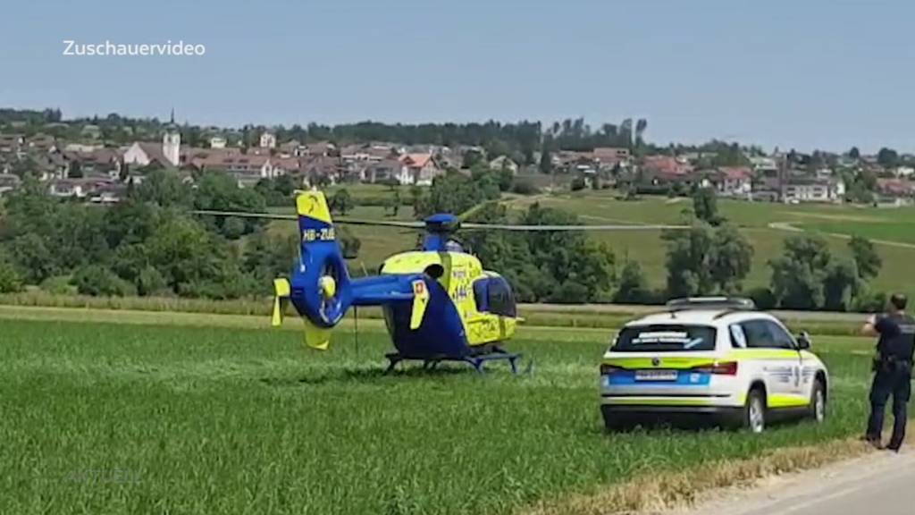 Schwerer Unfall: In Rottenschwil prallen ein Motorrad und ein Auto zusammen