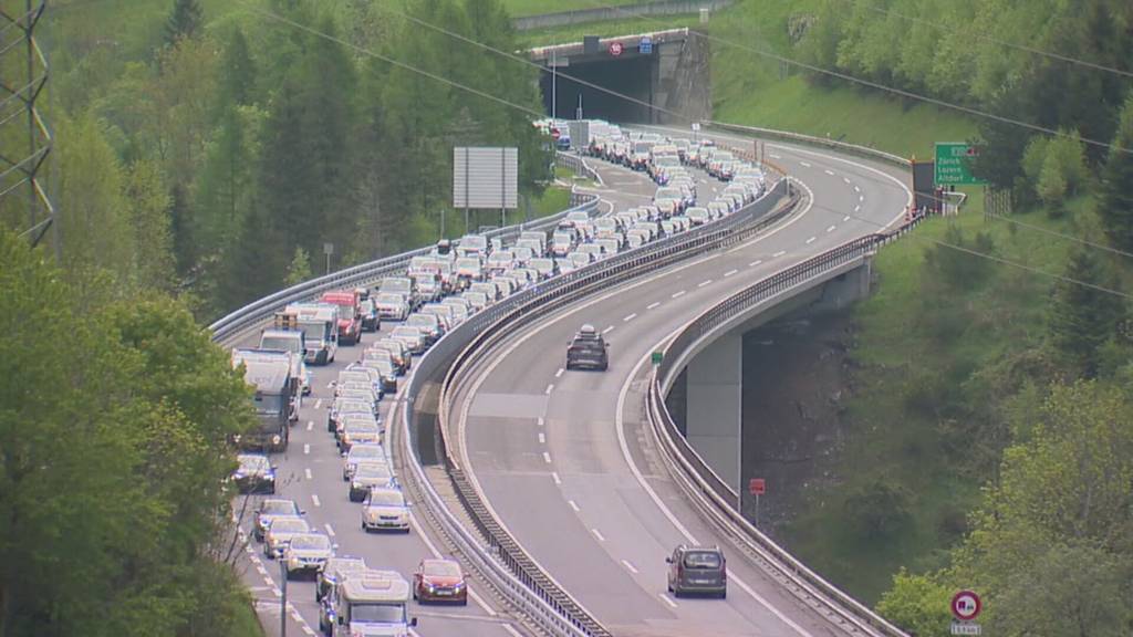 Pilotversuch gegen Verkehrschaos am Gotthard