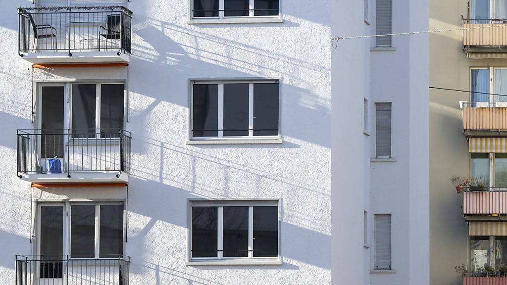 Die Leerstandsziffer von Wohnungen in der Schweiz ist sehr tief. Darum dürften nach Einschätzung der UBS auch die Mietpreise weiter steigen. (Symbolbild)