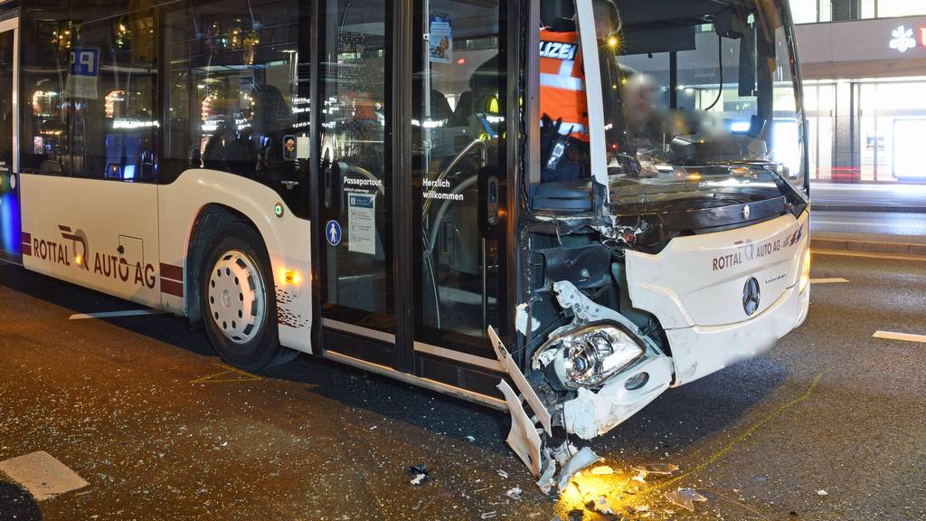 Unfall Bus Auto: Der Schaden beim Unfall lag bei 29'000 Franken.