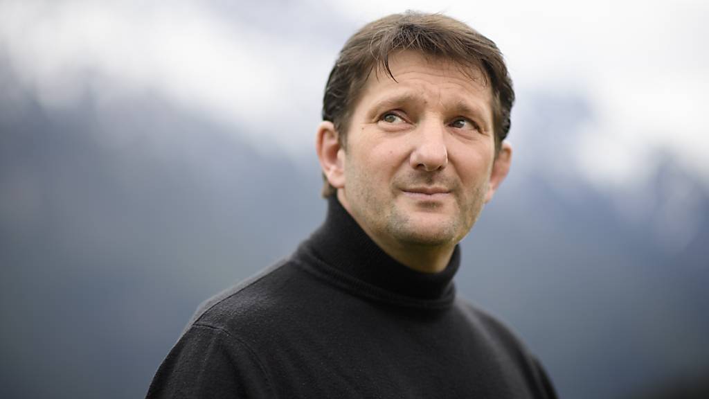 Wegen der umstrittenen Verhaftung von Adam Quadroni (Archivbild), Whistleblower im Bündner Bauskandal, läuft ein Strafverfahren gegen einen Major der Kantonspolizei Graubünden.