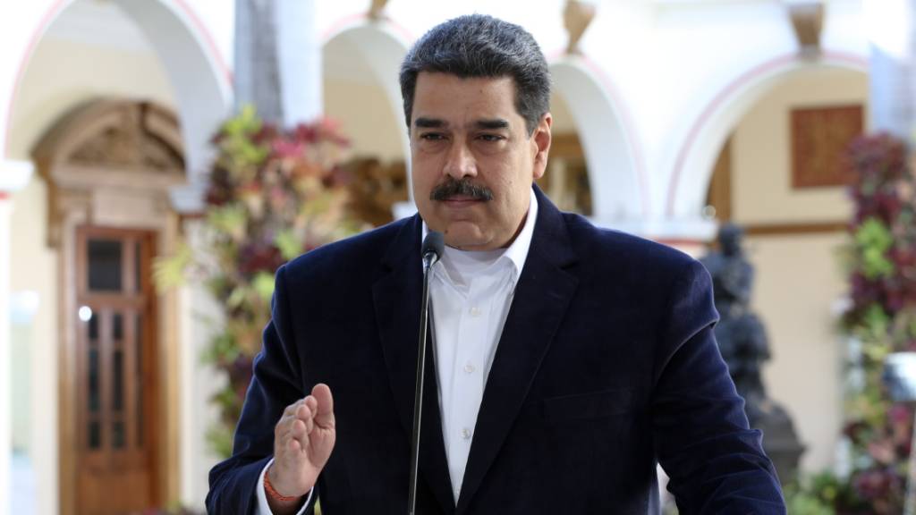 Nicolas Maduro, Präsident von Venezuela, spricht zur Lage der Corona-Pandemie. Der venezolanische Staatschef hat die USA dafür attackiert, dass sie keinen Impfstoff an Venezuela spenden. (Archiv)