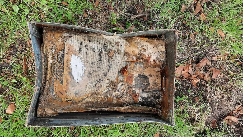 Sturm entwurzelte Linde - 70-jährige Zeitkapsel gefunden