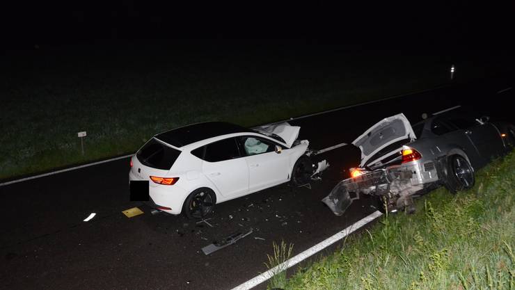 Hölstein BL, 10. Mai: Um eine Kollision mit einem Wildtiert zu vermeiden, riss ein 20-jähriger Lenker einen Vollstopp. Das Fahrzeug hinter ihm fuhr seinem Fahrzeug daraufhin frontal auf.