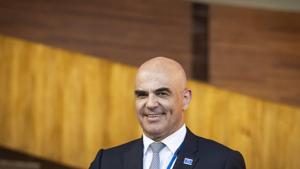 Alain Berset macht sich für Erhalt von Tessiner Seebad stark