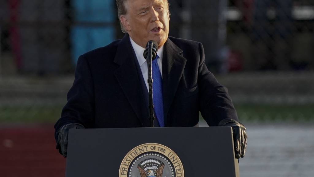 Donald Trump, Präsident der USA, spricht auf einer Wahlkampfveranstaltung. Foto: Morry Gash/AP/dpa