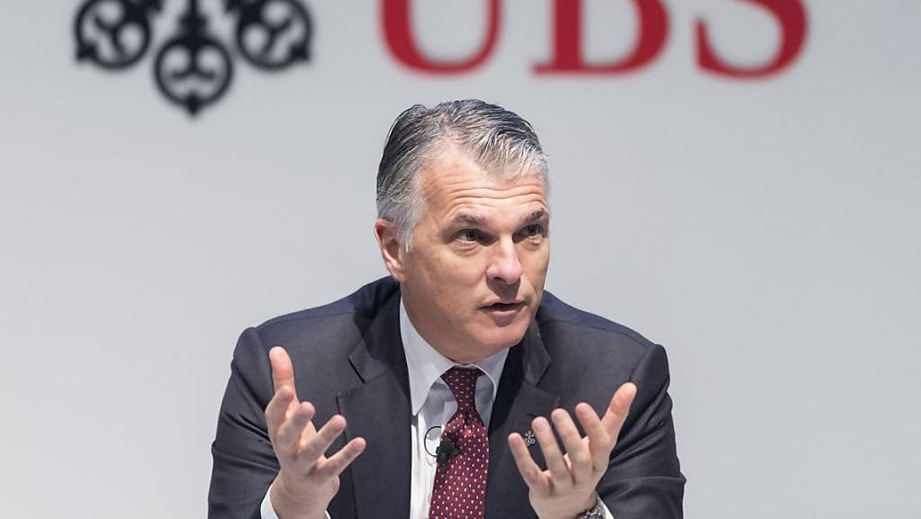 Der UBS-Chef Sergio Ermotti dürfte sich nicht über seinen Lohn beschweren – inklusive Aktienpaket verdiente er 2023 über 20 Millionen Franken. (Archiv)