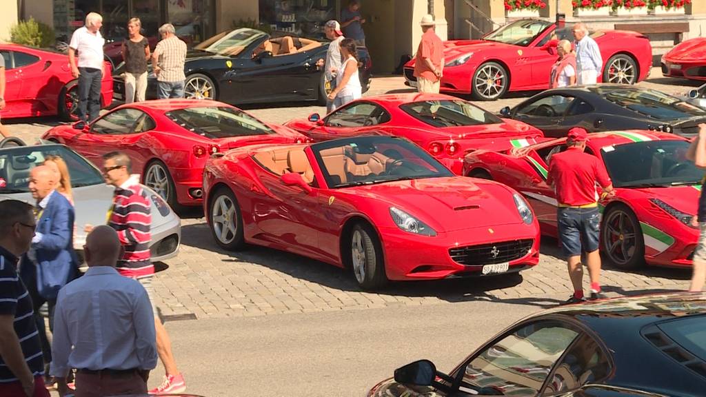 Luxus in Aarberg: Über 200 Boliden begeistern an Ferrari-Treffen