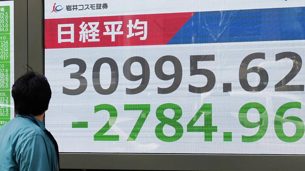 Am Montag ist die Börse in Tokio im Sog der Turbulenzen um das globale Zollpaket der US-Regierung eingebrochen.
