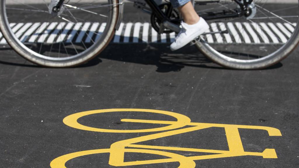 Eine grosse Velosharing-Station soll Luzerner Bahnhof entlasten