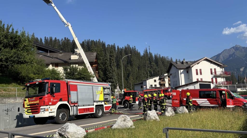 Grosseinsatz in Laax GR wegen Dachbrand