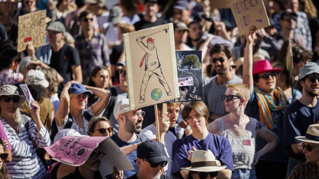 Im Visier der Demonstranten war auch US-Präsident Donald Trump.