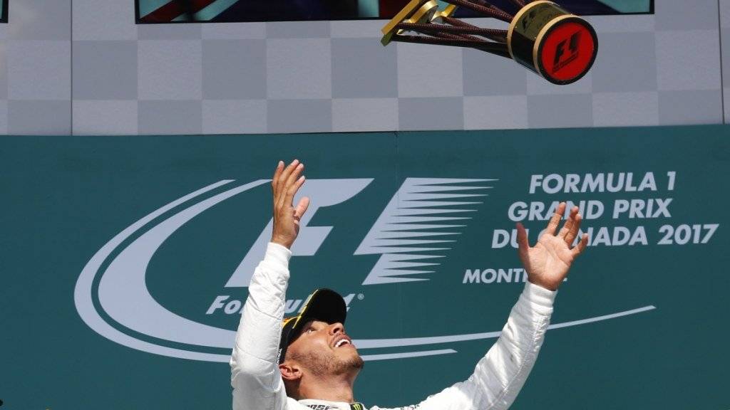Lewis Hamilton jubelt nach seinem Triumph in Montreal