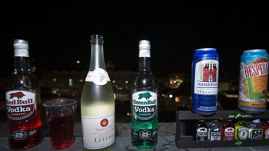 Die Kantone stärken den Jugendschutz mit Alkoholtestkäufen. (Symbolbild)