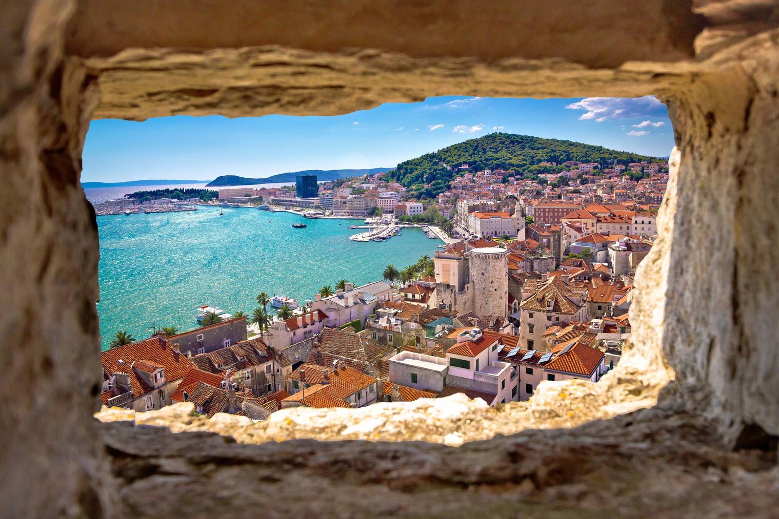 Die Stadt Split liegt direkt am Meer. (Bild: istock)