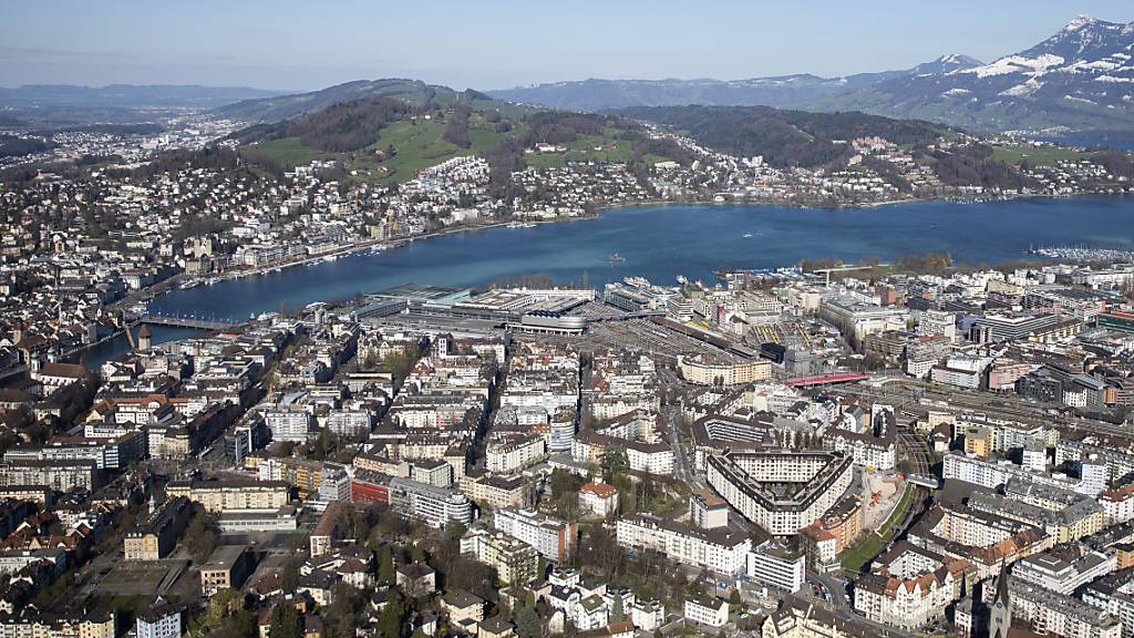 Luzerner Stadtrat legt Konzessionsverträge mit Plakatfirma vor