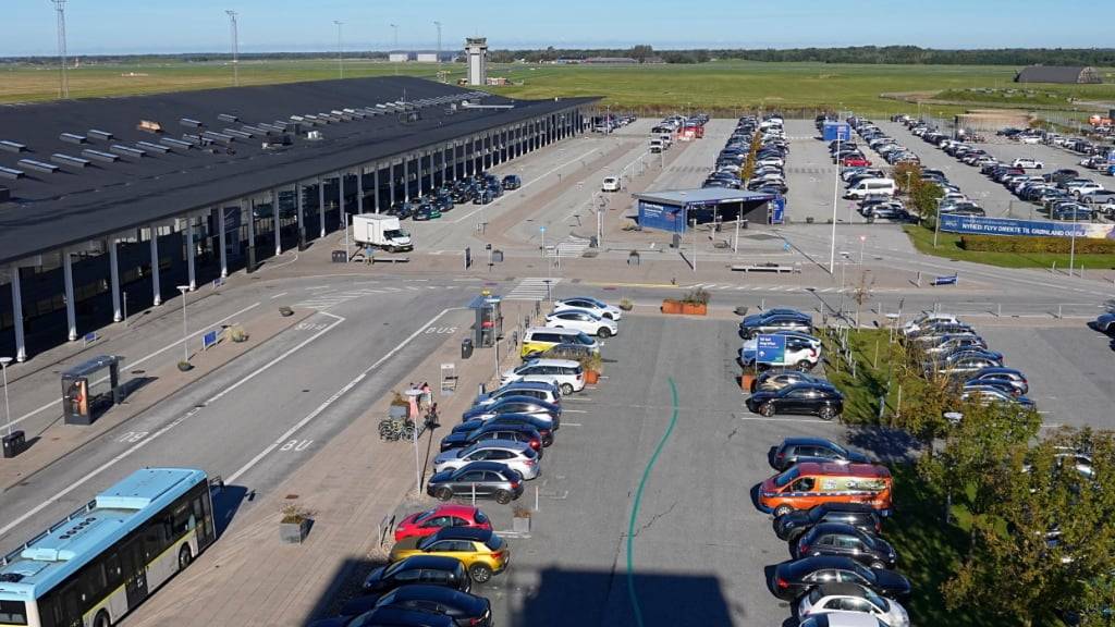 Gesamtansicht des Flughafens Aalborg, nachdem am Mittwochabend und in der Nacht zum Donnerstag Drohnen auf dem Flughafen beobachtet wurden. Foto: Bo Amstrup/Ritzau Scanpix Foto/AP/dpa